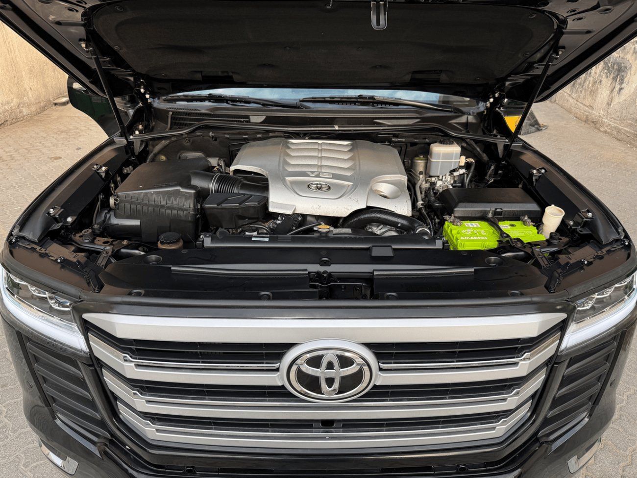 Toyota Land Cruiser VXR 4.6L 4WD