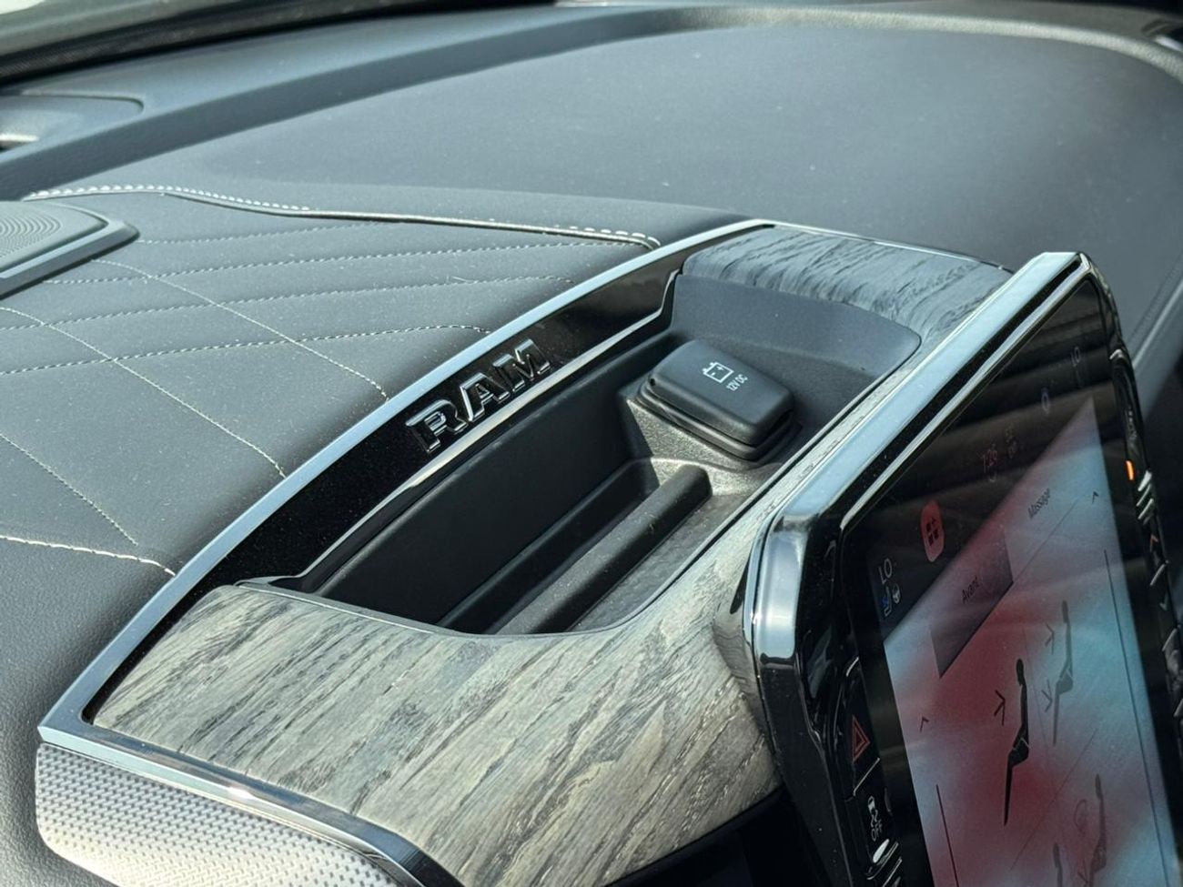 RAM 1500 2025 Ram 1500 Limited Night Edition