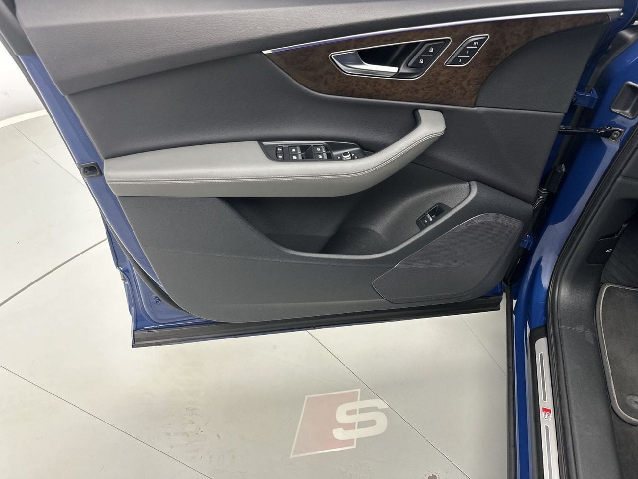 Audi Q7 55 TFSI quattro S-Line 3.0L 340hp (Ref# 21971)