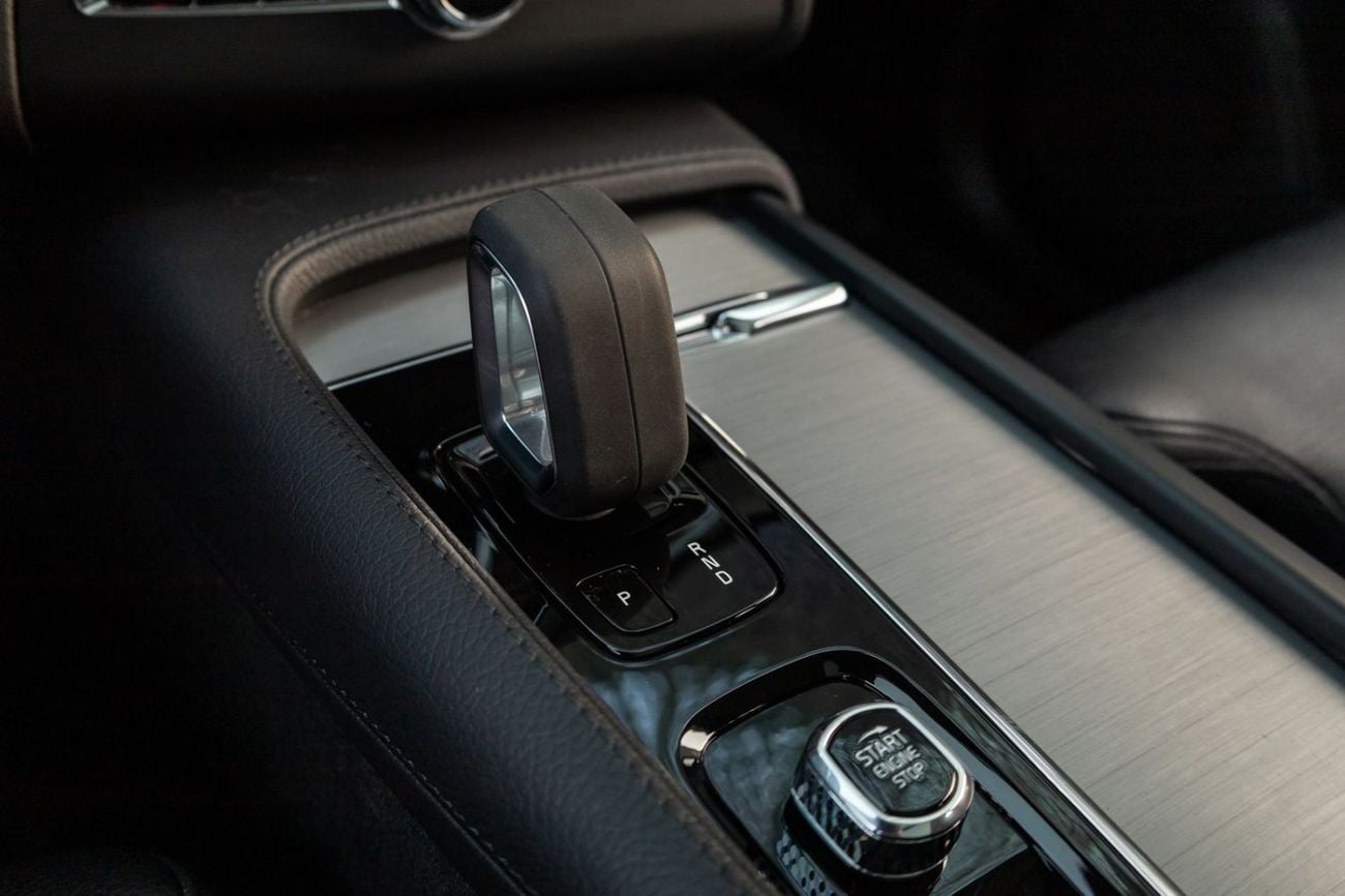 فولفو XC 90 MOMENTUM