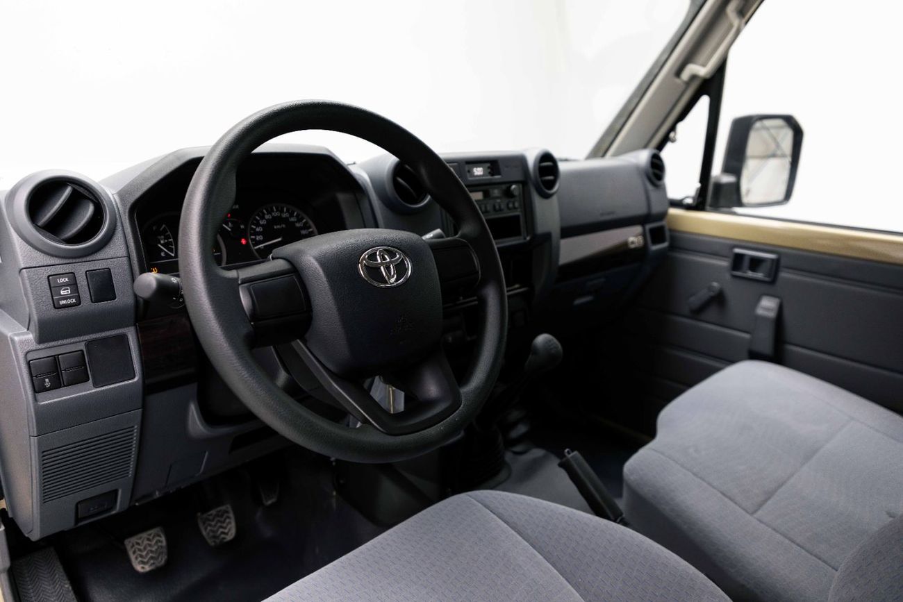 تويوتا لاند كروزر LC78 Hardtop 2.8L - Manual - Beige Inside Bluish Grey | Export Only