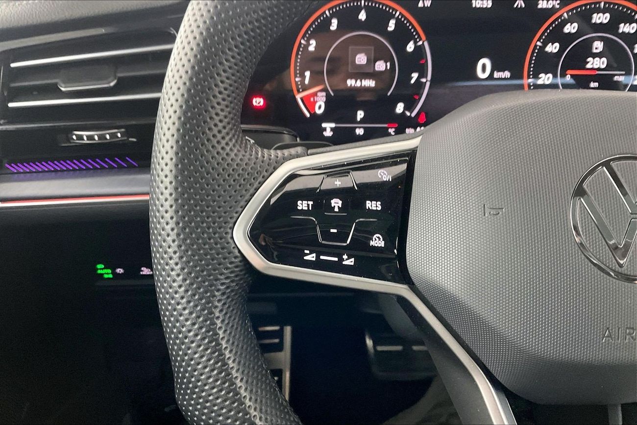 فولكس واجن طوارق R-Line | National Day Celebration | شامل الضمان | 0 ﺪﻔﻋﺓ ﺃﻮﻟﻯ