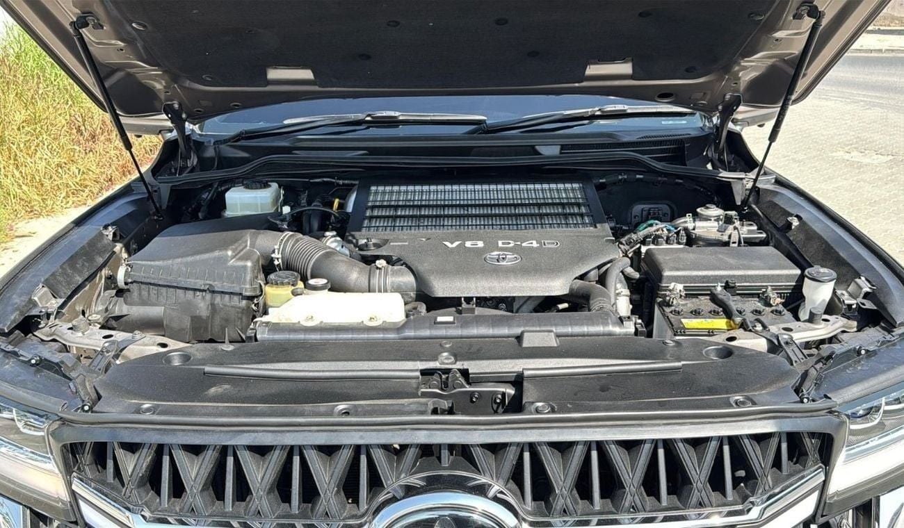 تويوتا لاند كروزر PREMIUM SAHARA BODY KIT INSTALLED | 4.5L DIESEL ENGINE | RHD
