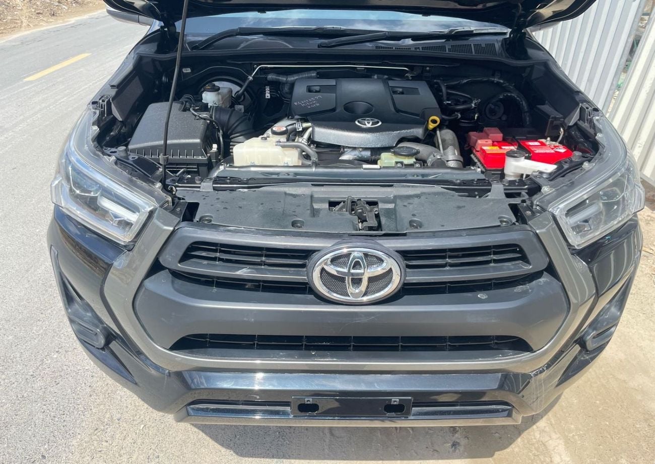 تويوتا هيلوكس diesel 2.8 liter ,right hand drive automatic ,full option