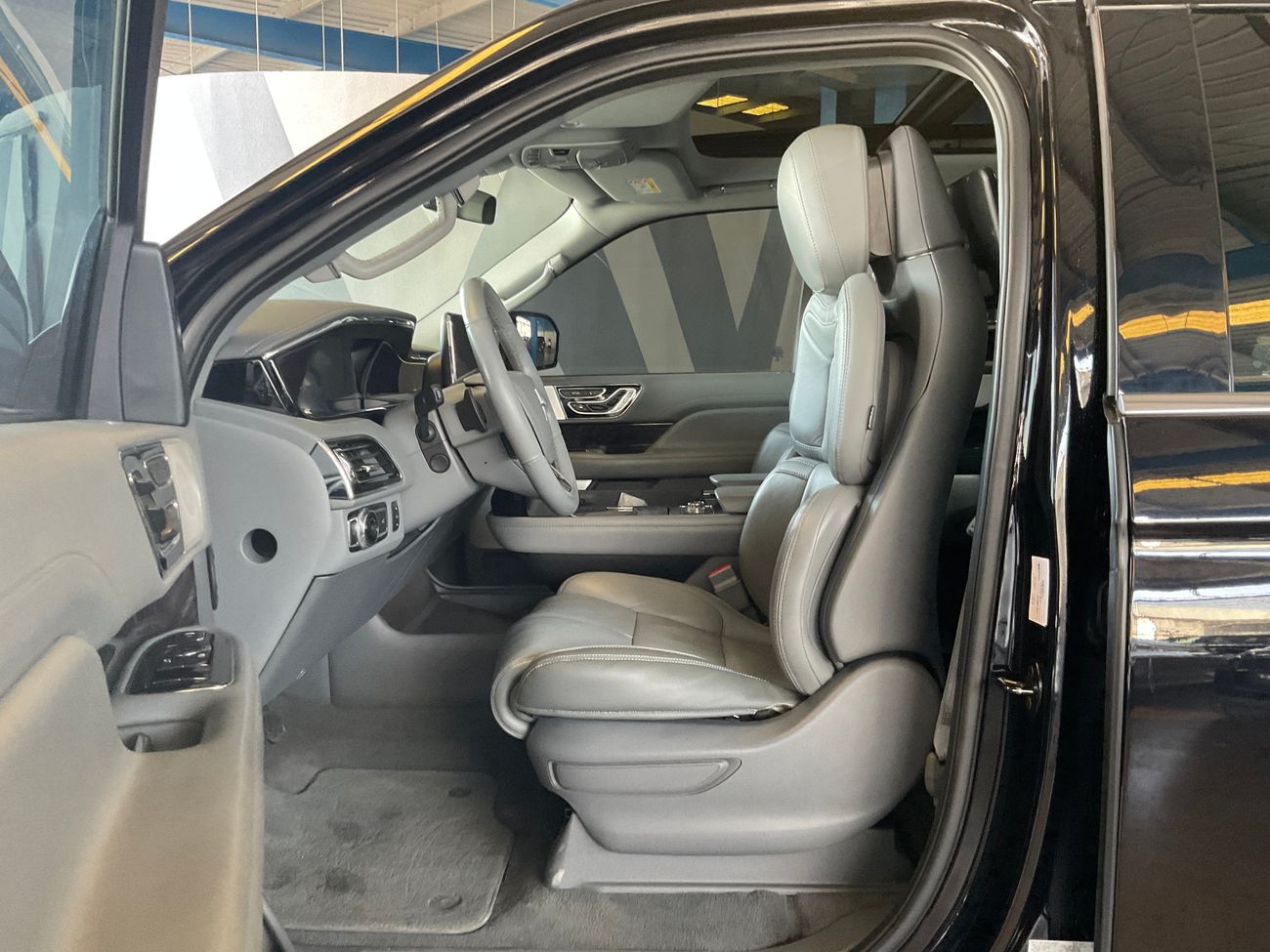 Lincoln Navigator Reserve | upto AED 20,000 Ramadan Discount | Guaranteed Warranty | 0 Down Payment