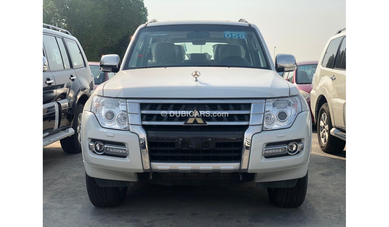 Mitsubishi Pajero GLS 3.0L, Alloy Rims 17'', 2-Power Seats, DVD+Camera, Back Sensors, Sunroof, CODE-MPGLS18