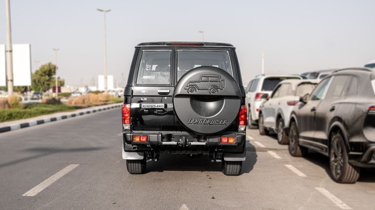 تويوتا لاند كروزر 70 2026 Toyota Land Cruiser LC76 2.8L AT Diesel (Black-Brown)