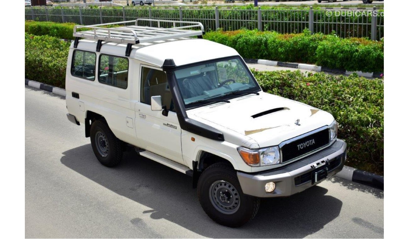 تويوتا لاند كروزر هارد توب 8 4.5L Turbo Diesel 9 Seat MT - Full Option