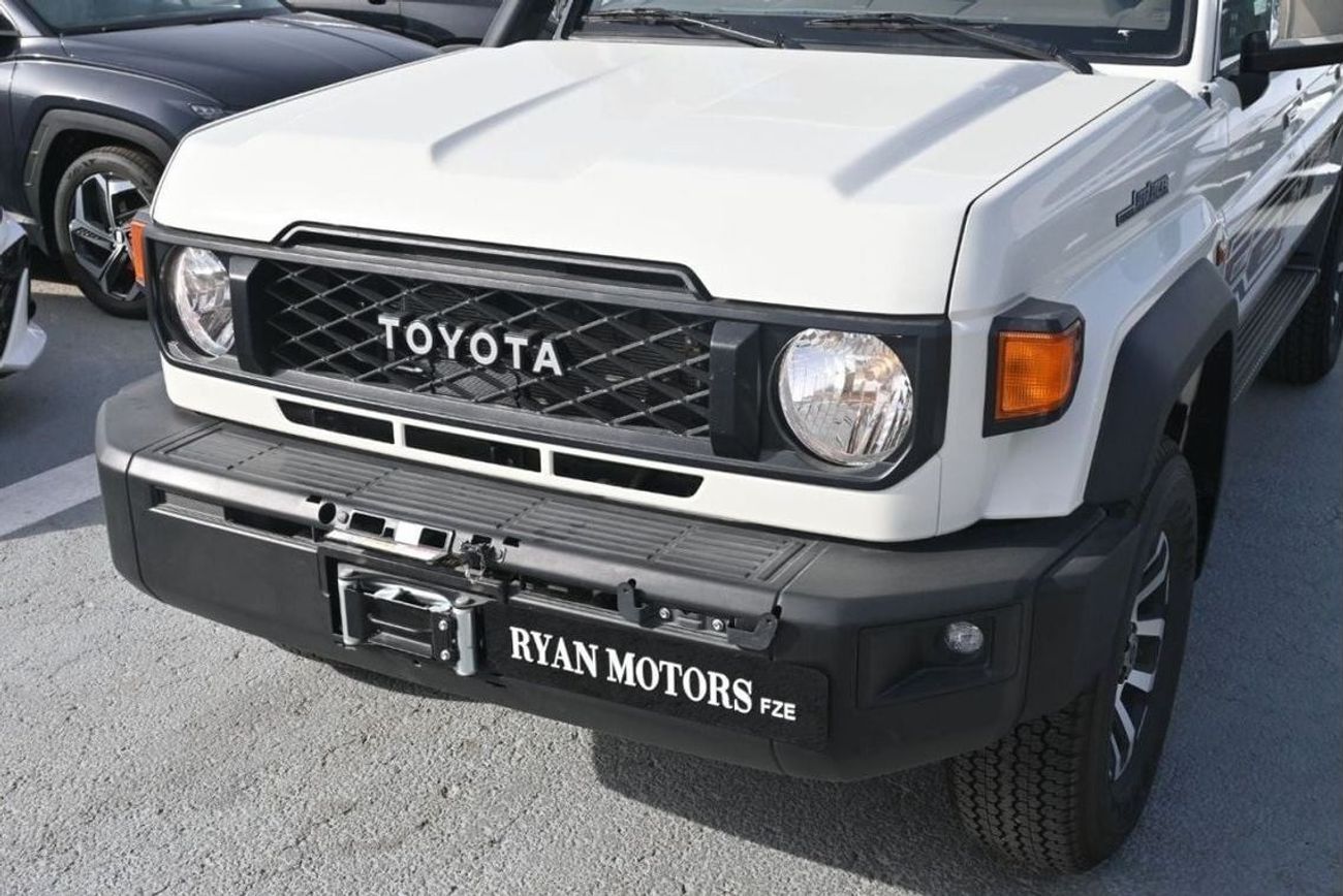 تويوتا لاند كروزر بيك آب Toyota Land Cruiser Pickup  4.0L V6, Petrol, 4WD, Model 2025, Color White (Export Price)
