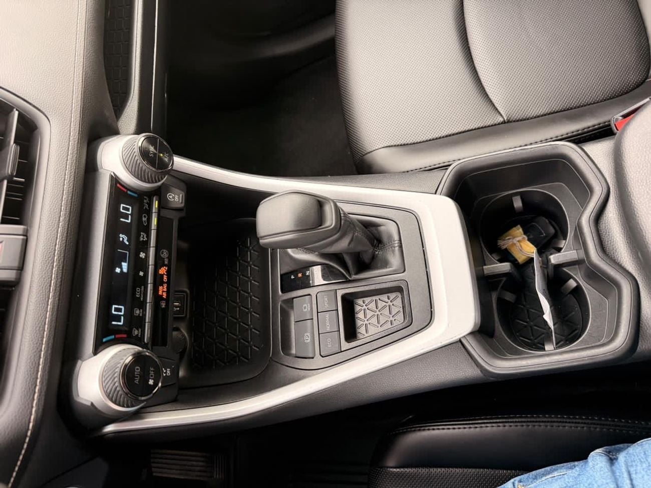 تويوتا راف ٤ XLE 2.5L push start 2024