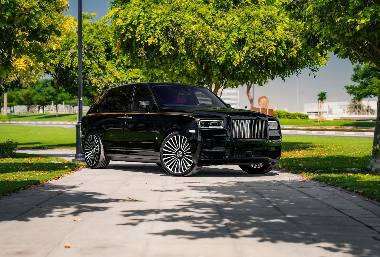 Rolls Royce Cullinan BLACK BADGE Fully loaded 2keys Original paint No Accident Under Warranty and Service Contract