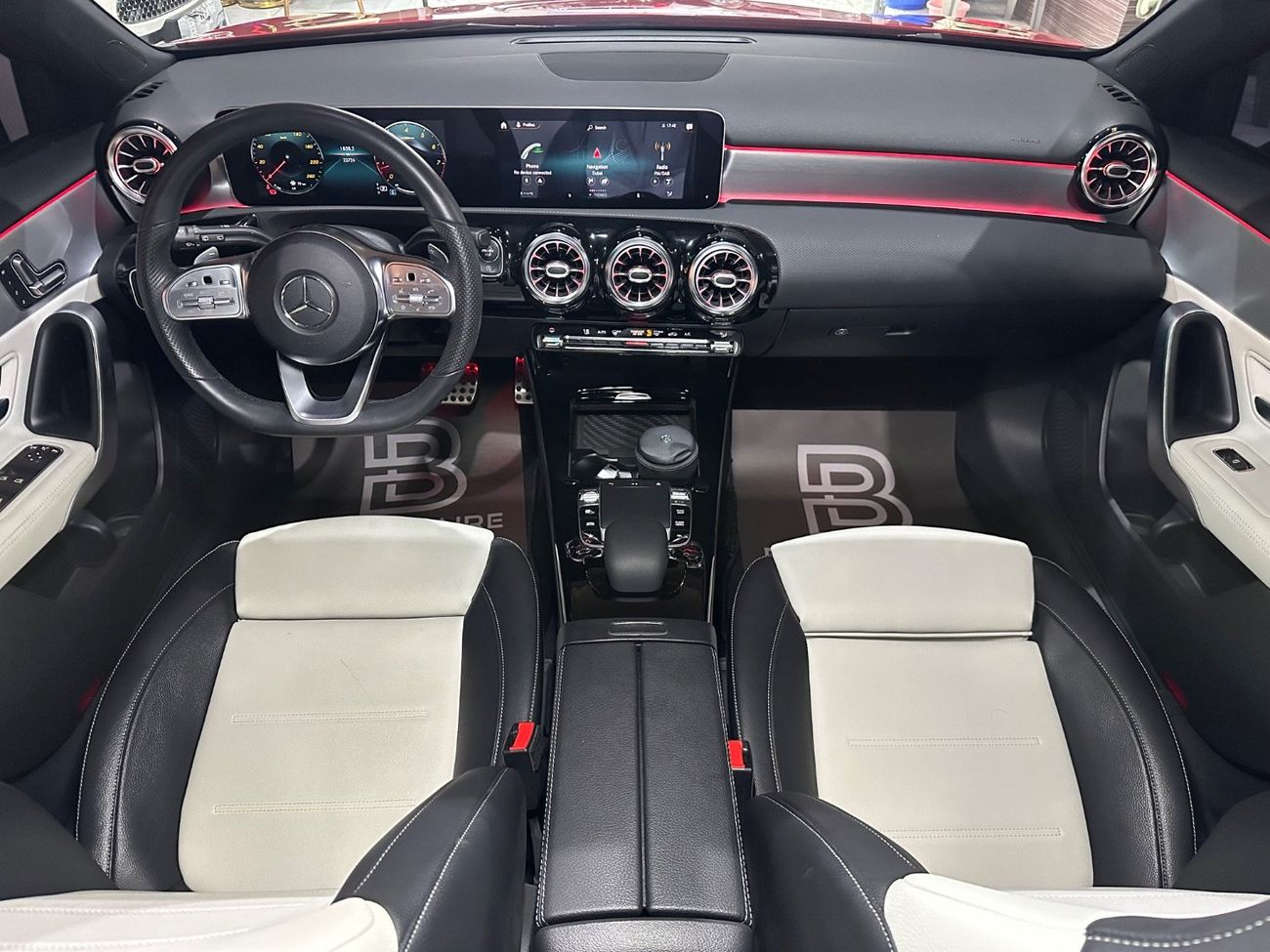 Mercedes-Benz A 250 Premium + 2.0L MERCEDES-BENZ A250 | GCC | 2019 | CLEAN CAR 1 OWNER