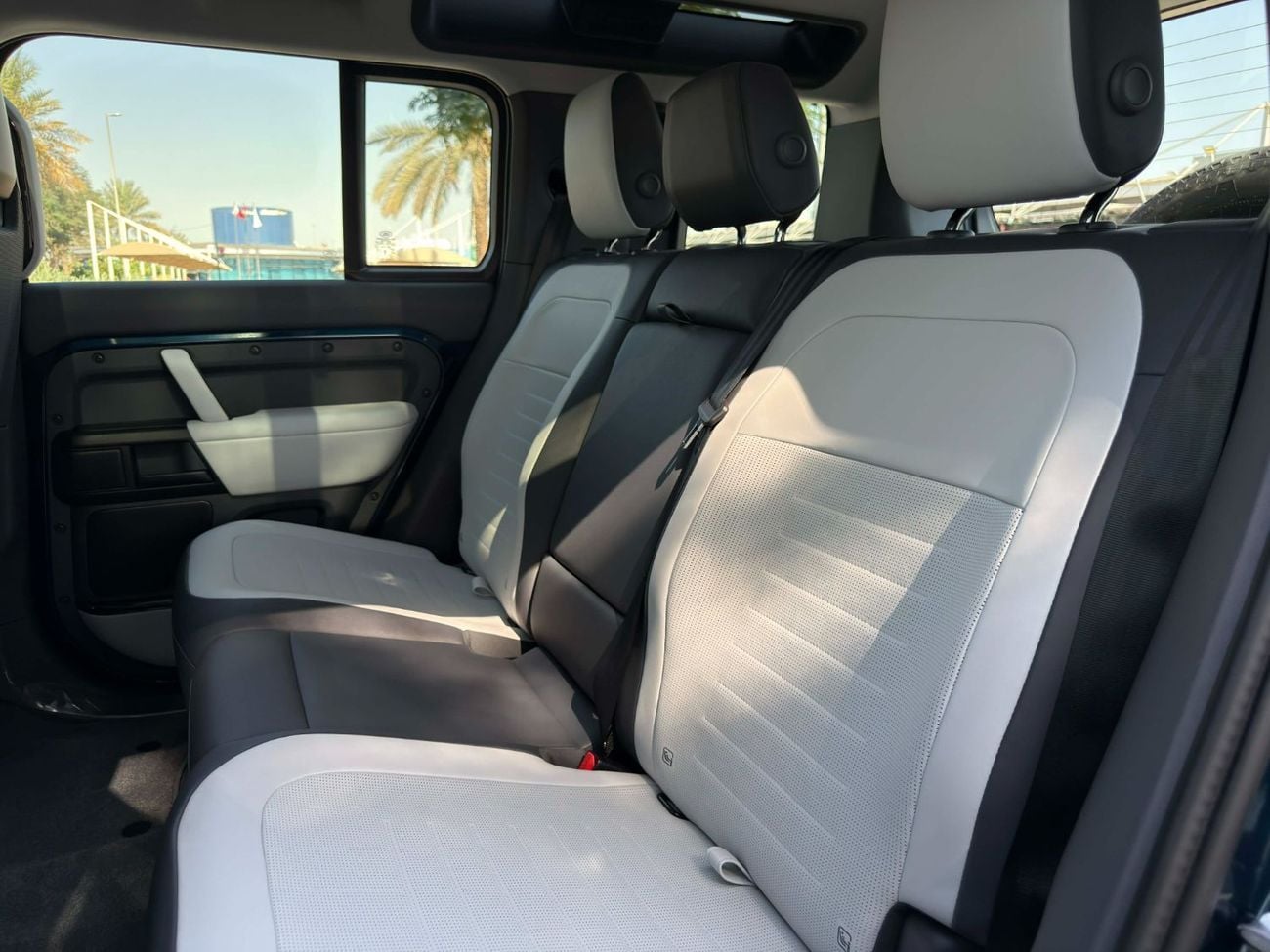 لاند روفر ديفندر GCC SPEC BRAND NEW UNDER WARRANTY AND SERVICE