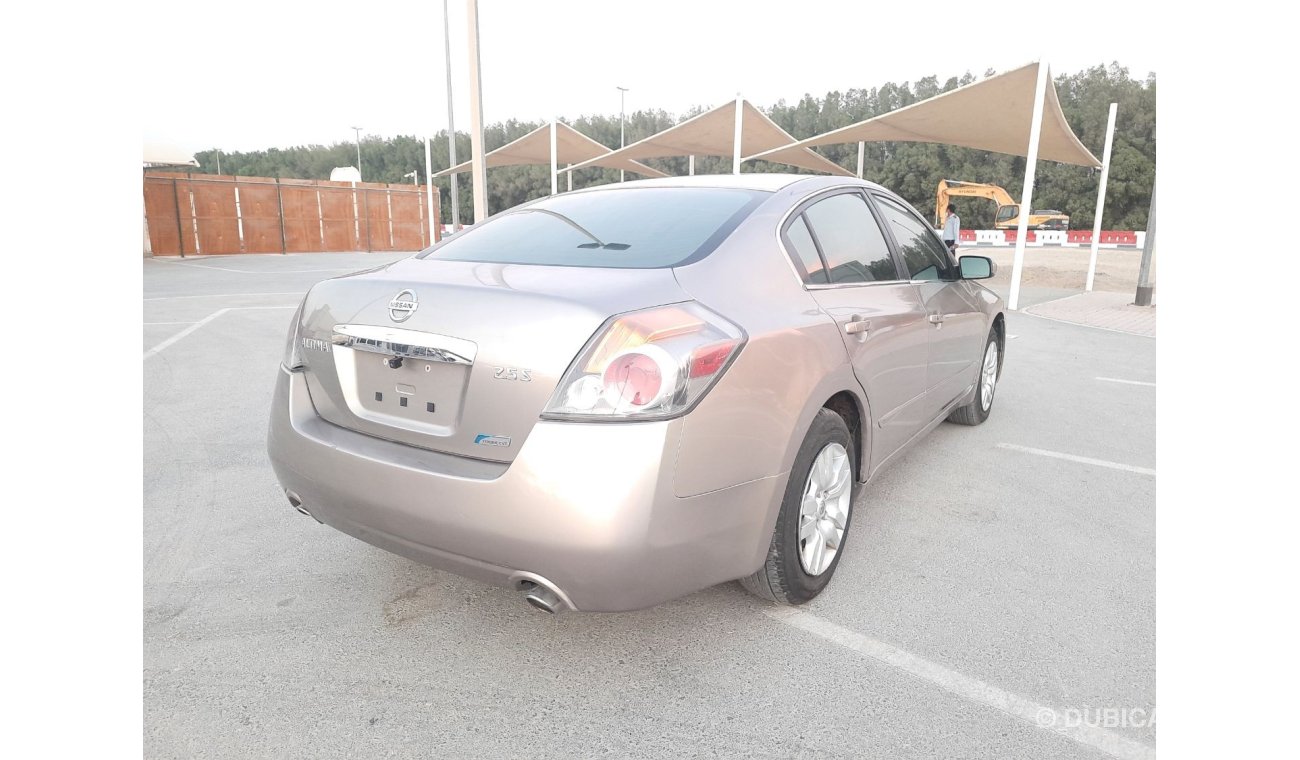 Nissan Altima Nissan Altima 2012 gcc very celen car for sale