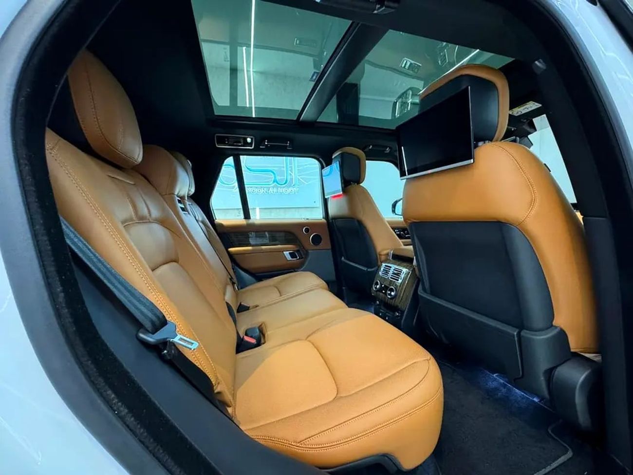 Land Rover Range Rover LWB Autobiography P400 3.0L ELITE VOGUE || SUPERCHARGED || GCC || FULLY LOADED || ACCIDENTS FREE