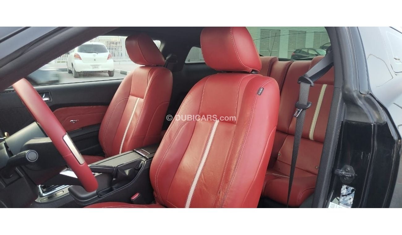 Ford Mustang FORD MUSTANG 2010 GCC V8