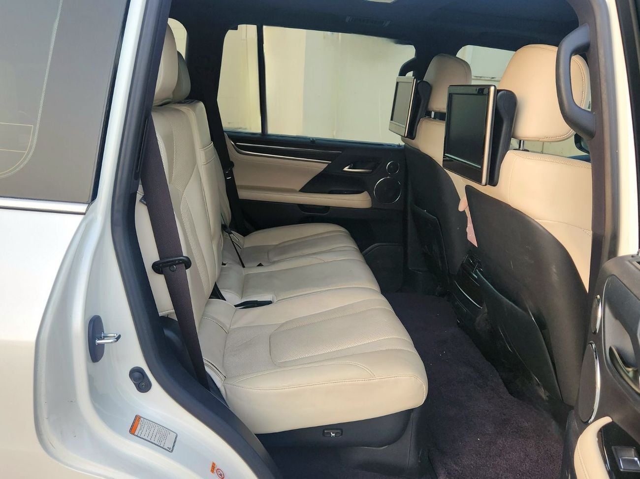 Lexus LX570 Platinum 5.7L. Al- Futtaim Motors
