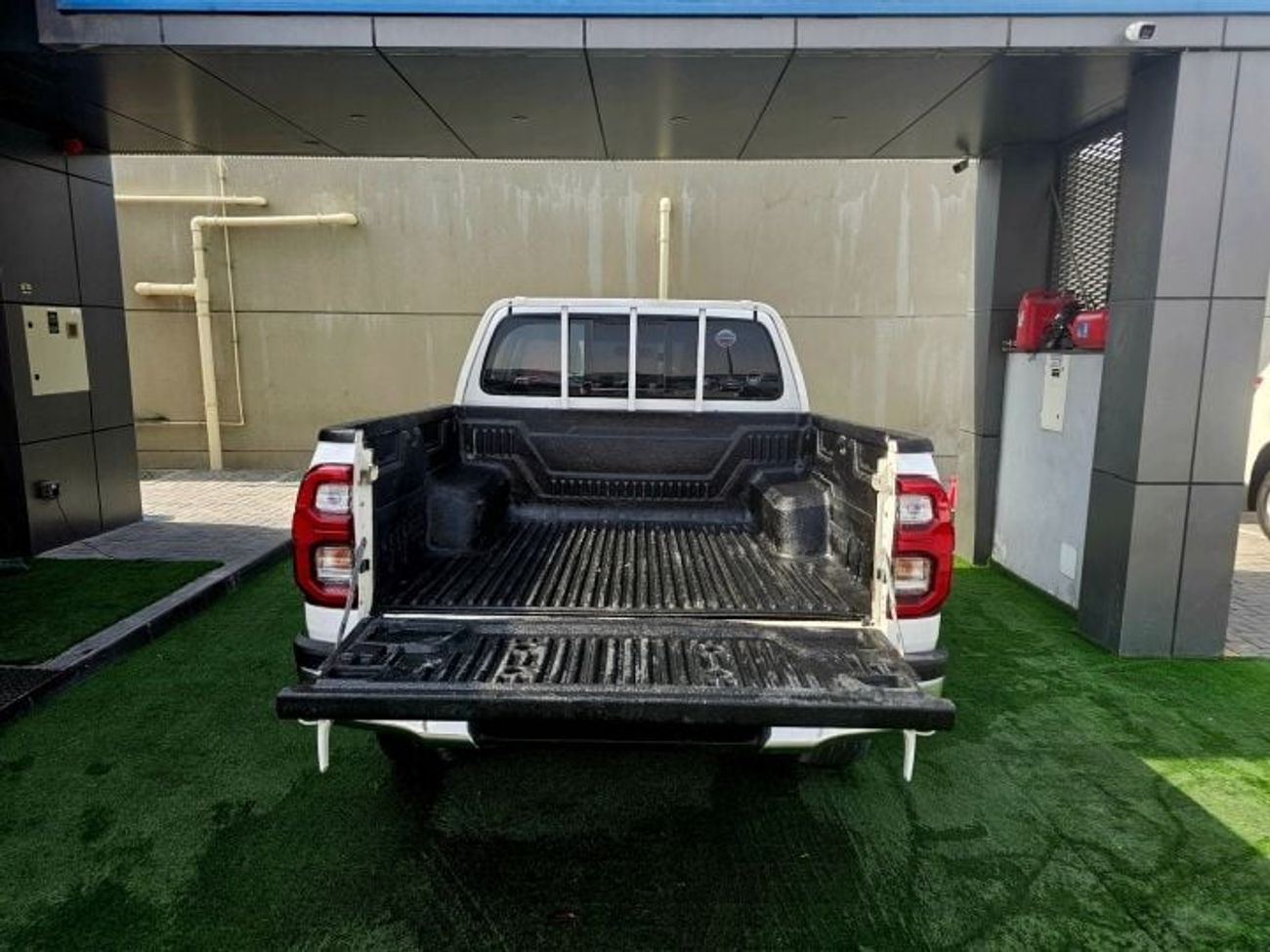 Toyota Hilux Toyota Hilux 2022MODEL SR5 v4 2.7L Petrol Engine Colour White Transmission Automatic Interior Red Ho