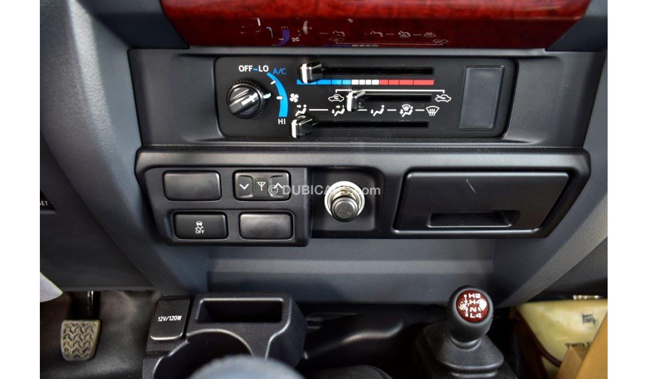 Toyota Land Cruiser Pick Up 79 DOUBLE CABIN PICKUP DLX V8 4.5L DIESEL MT
