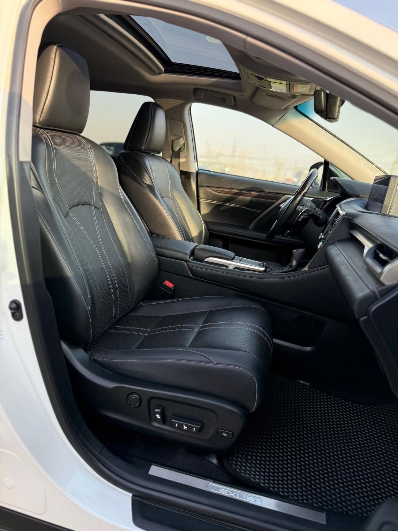 لكزس RX450h L Platinum 3.5L (7 Seater)