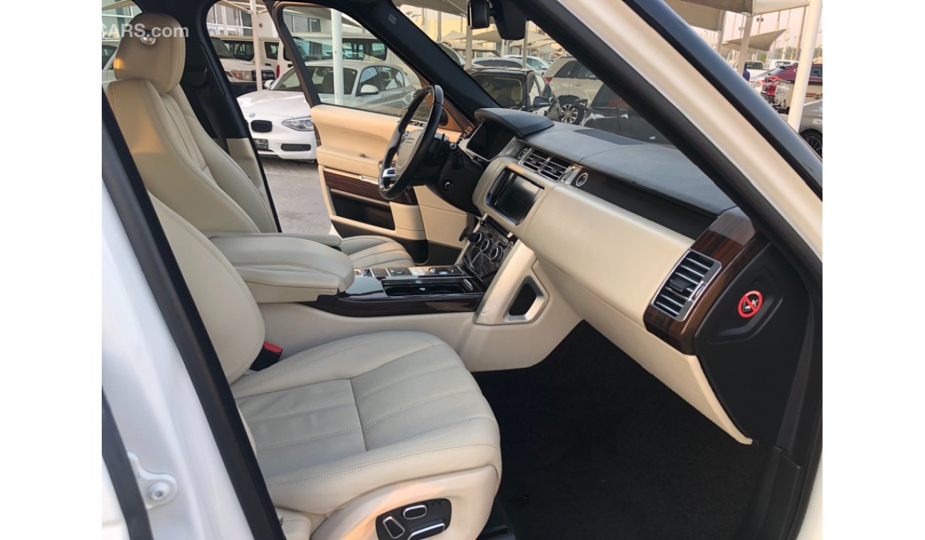 Land Rover Range Rover Vogue Supercharged RANG ROVER VOUGE SUPER CHARGE MODEL 2013 GCC car prefect condition full option panoramic roof leath