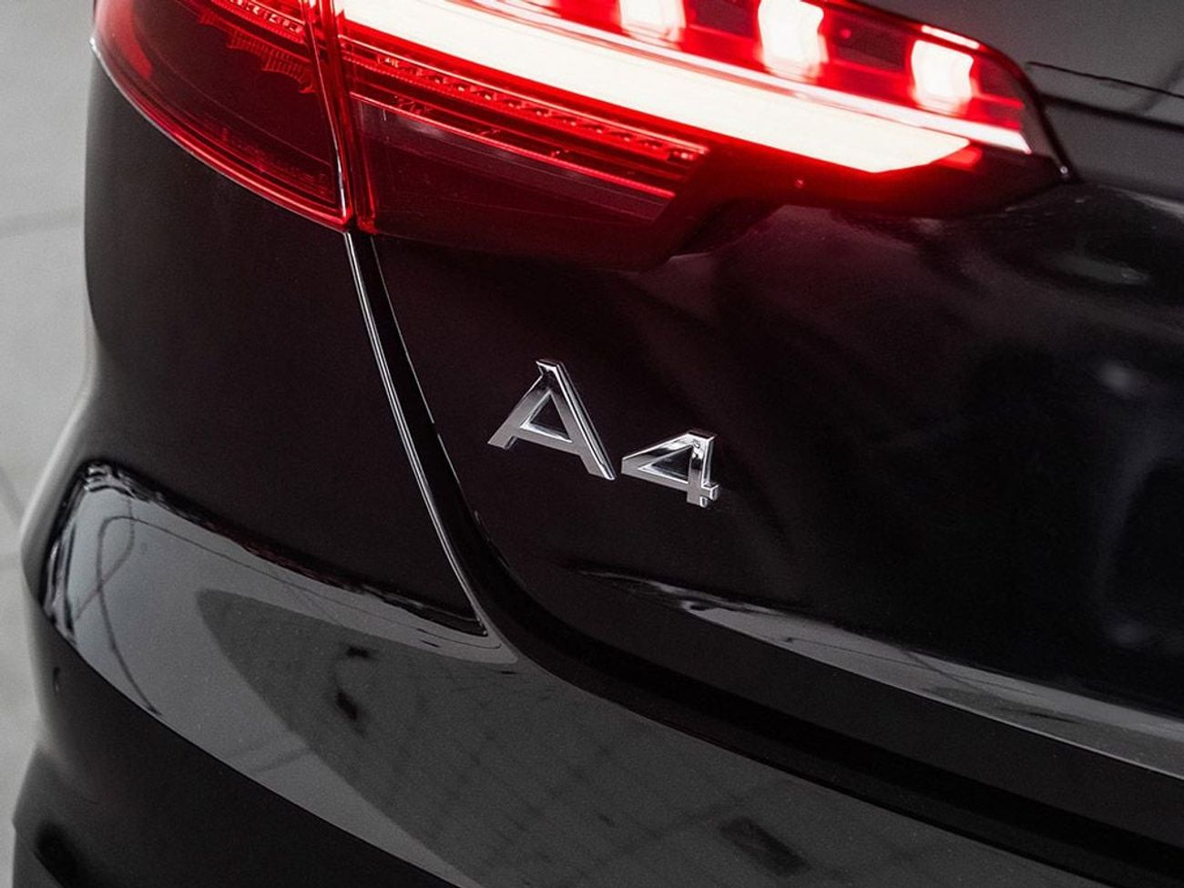 أودي A4 35 TFSI S Line 2.0L