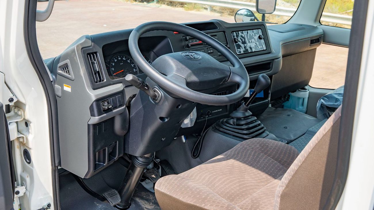 تويوتا كوستر 2026 Toyota Coaster 4.0L Diesel MT 22 seaters Electric doors with Fridge
