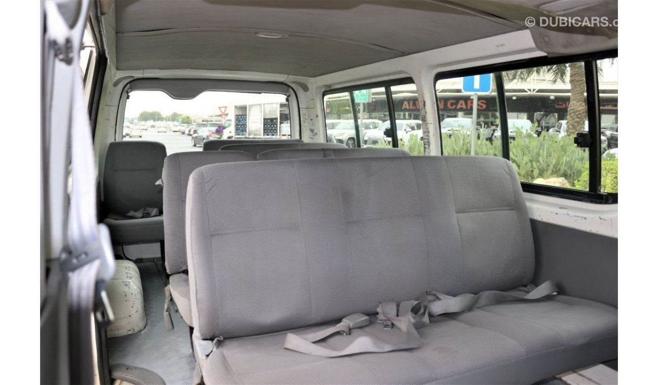 Toyota Hiace TOYOTA HIACE 14 PASSENGER 2009