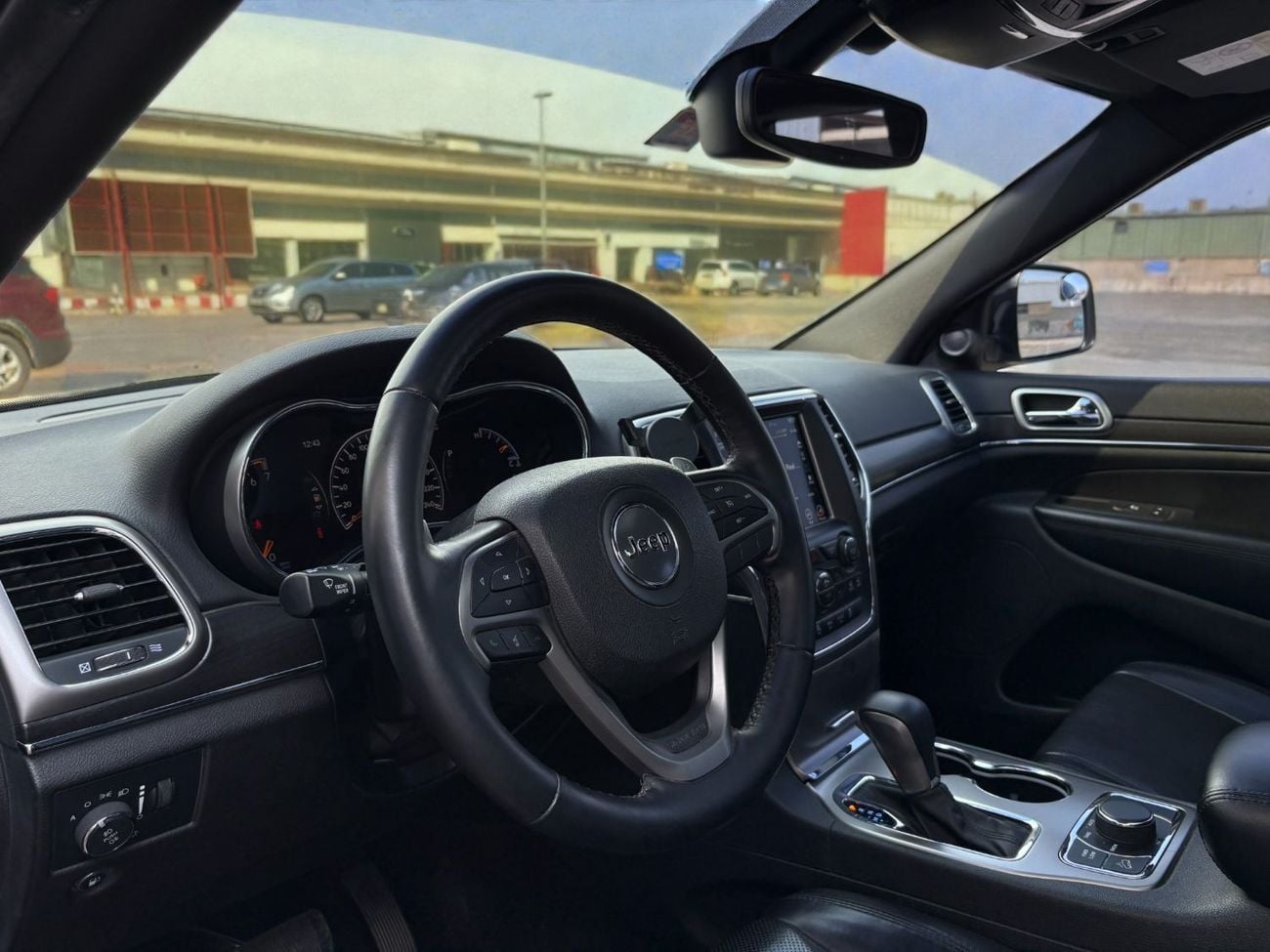 Jeep Grand Cherokee JEEP GRAND CHEROKEE LIMITED 3.6L V6 A/T | 2018 | GCC SPECS | AED 1,320 per month