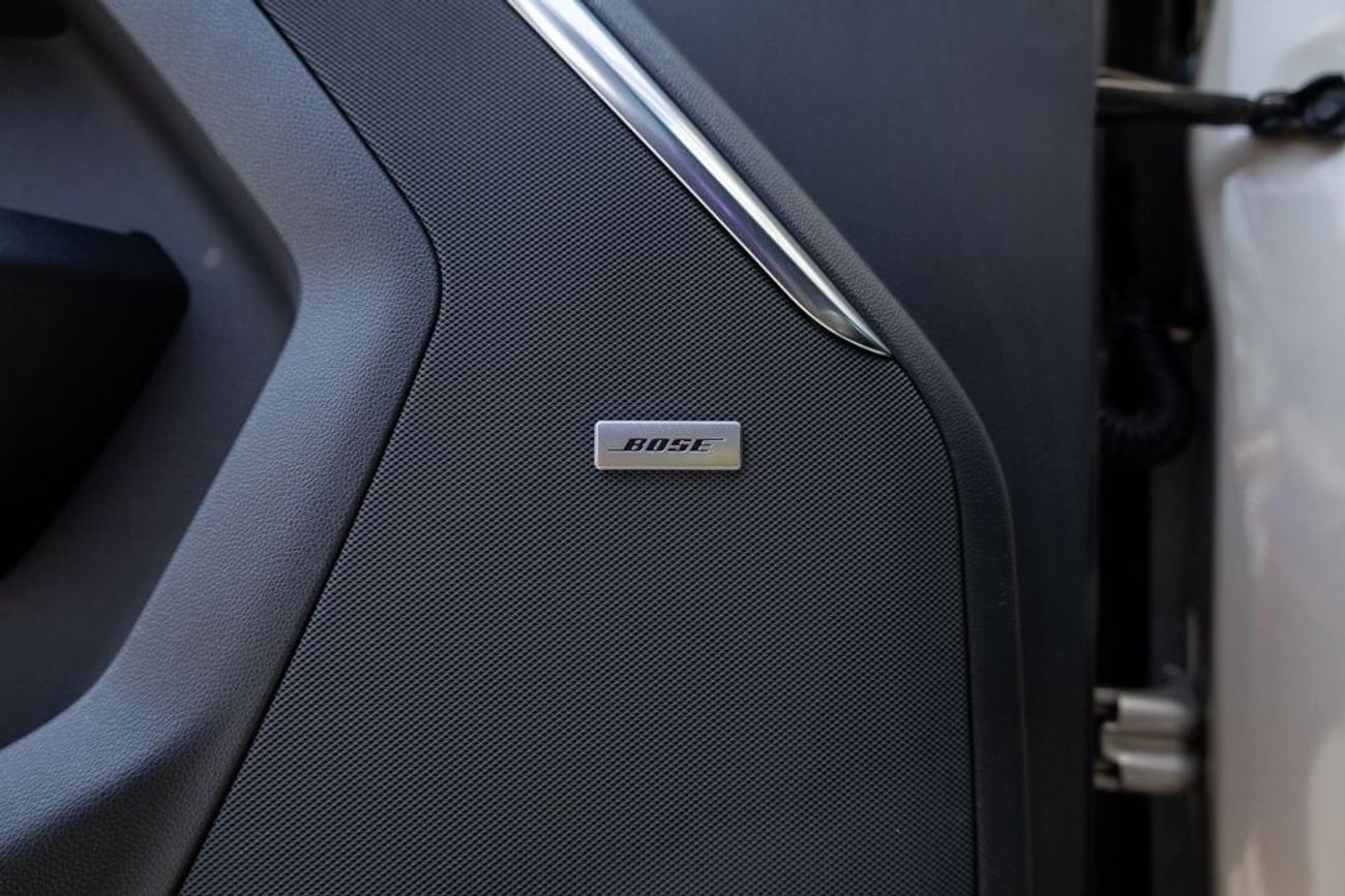 GMC Yukon XL Denali 6.2L (7 Seater)