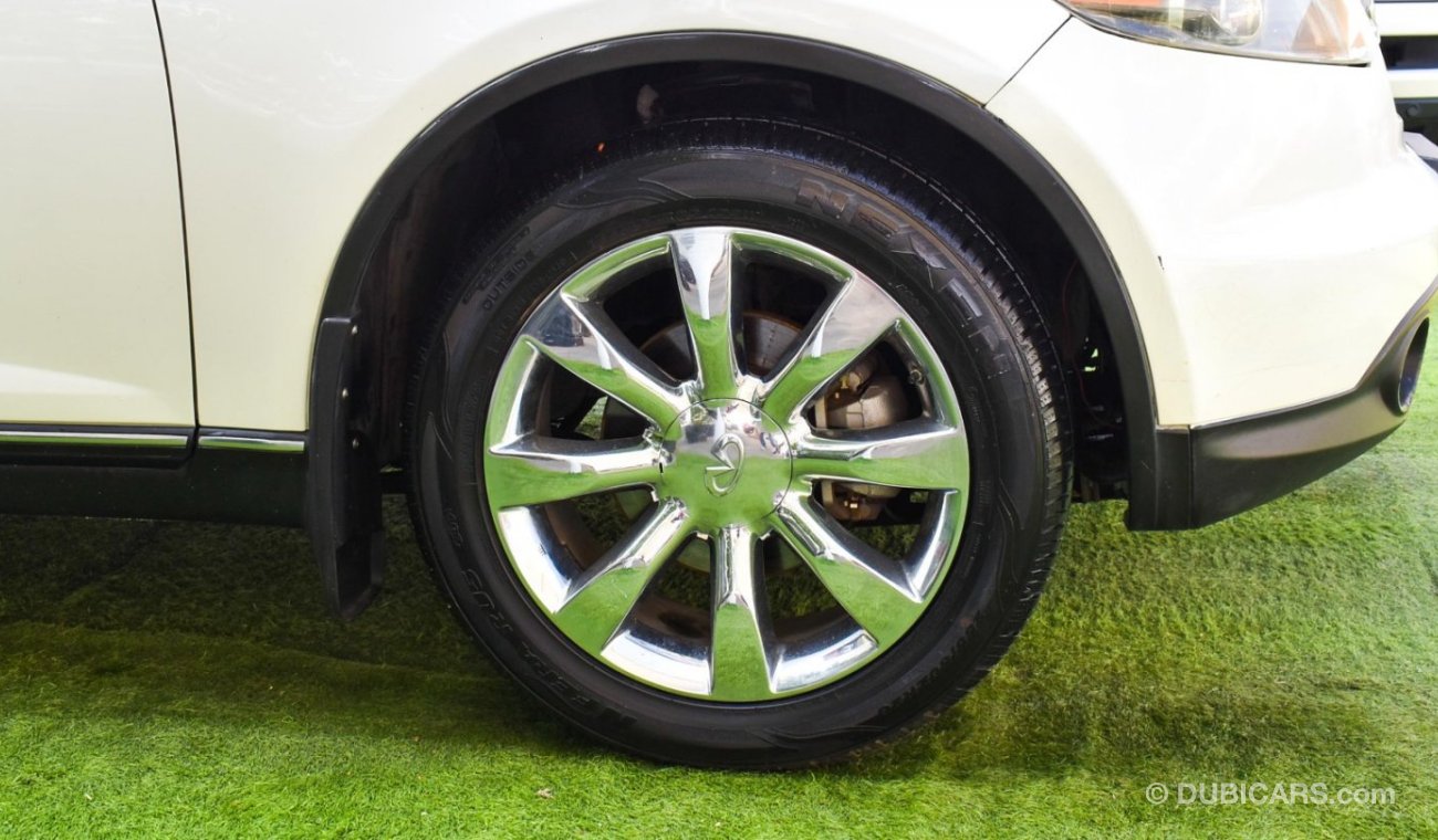 Infiniti FX45 2005 model, number one, leather hatch, sensors, wheels, in excellent condition