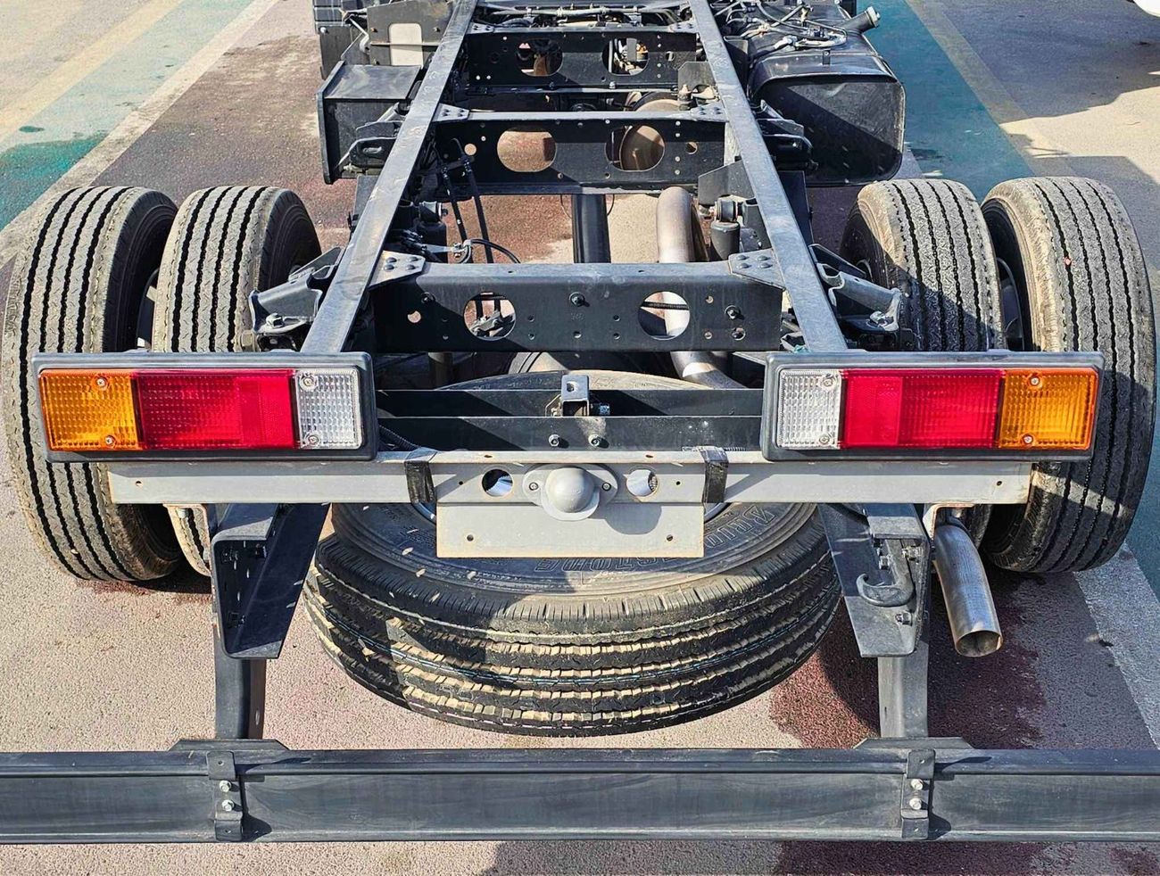 ميتسوبيشي فوسو كانتير CHASSIS EURO 5 / 3.8L V6 DIESEL A/T / 3 STR / CODE # CHASSIS