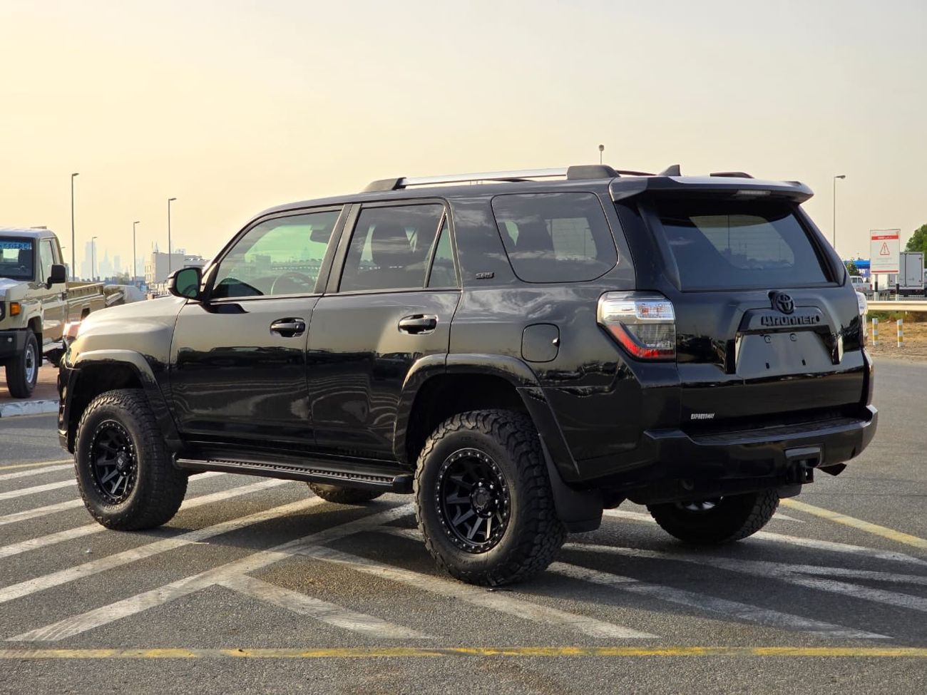 Toyota 4Runner *Offer* 2020 Toyota 4Runner SR5 Premium Black Edition - 4x4 AWD - UAE PASS
