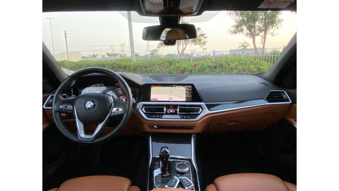 BMW 330i Exclusive GCC SPECS - TURBO CHARGE FULL SERVICE HISTORY - WELL MAINTAINED CAR