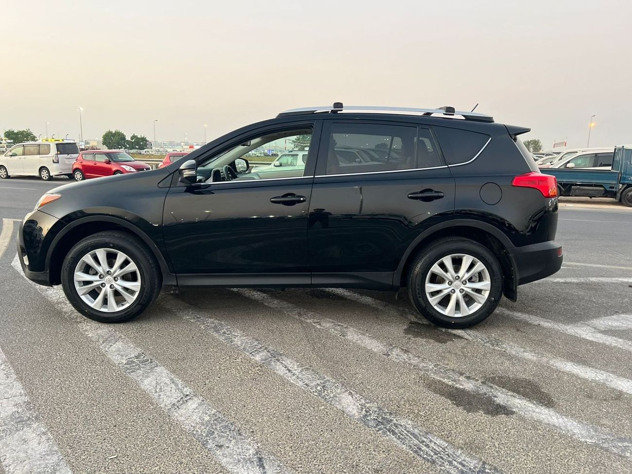 تويوتا راف ٤ 2013 Toyota RAV4, Limited 2.5L + V4 + 4wheel Drive 4X4  - Sunroof + Leather & Electric Seats + Push 