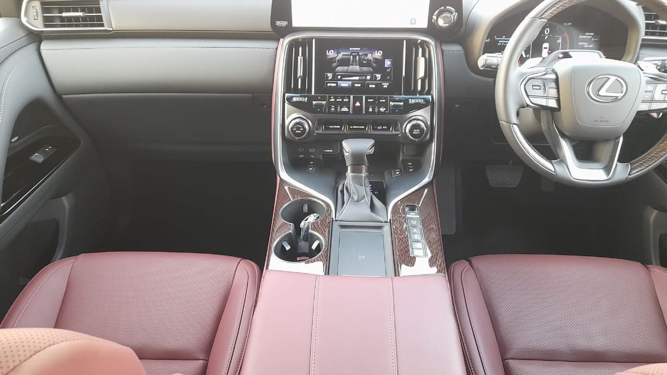 Lexus LX 600 RHD Signature 3.5L