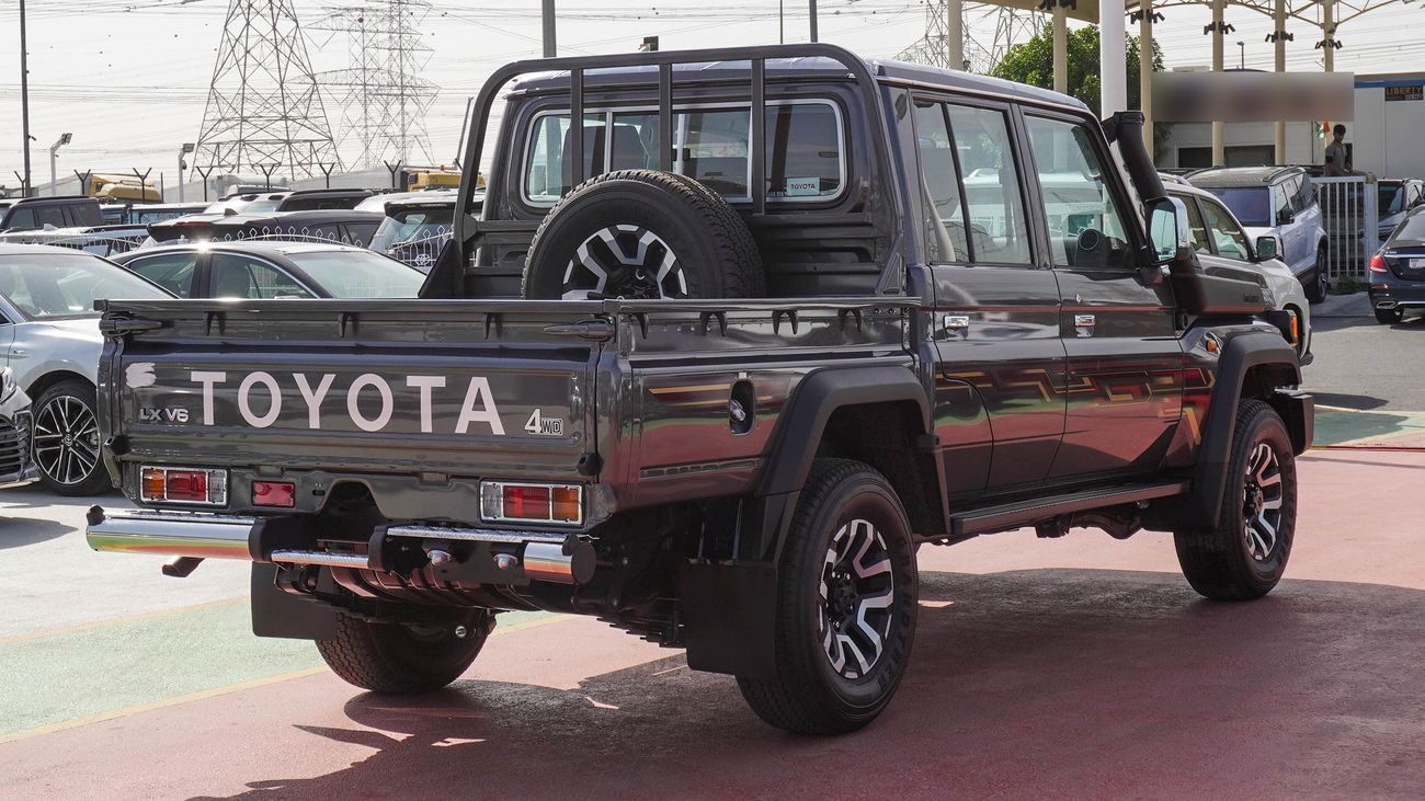 تويوتا لاند كروزر بيك آب LX 4.0L V6 A/T