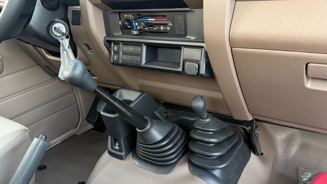 تويوتا لاند كروزر بيك آب Std 4.0L Single Cab Utility 4WD