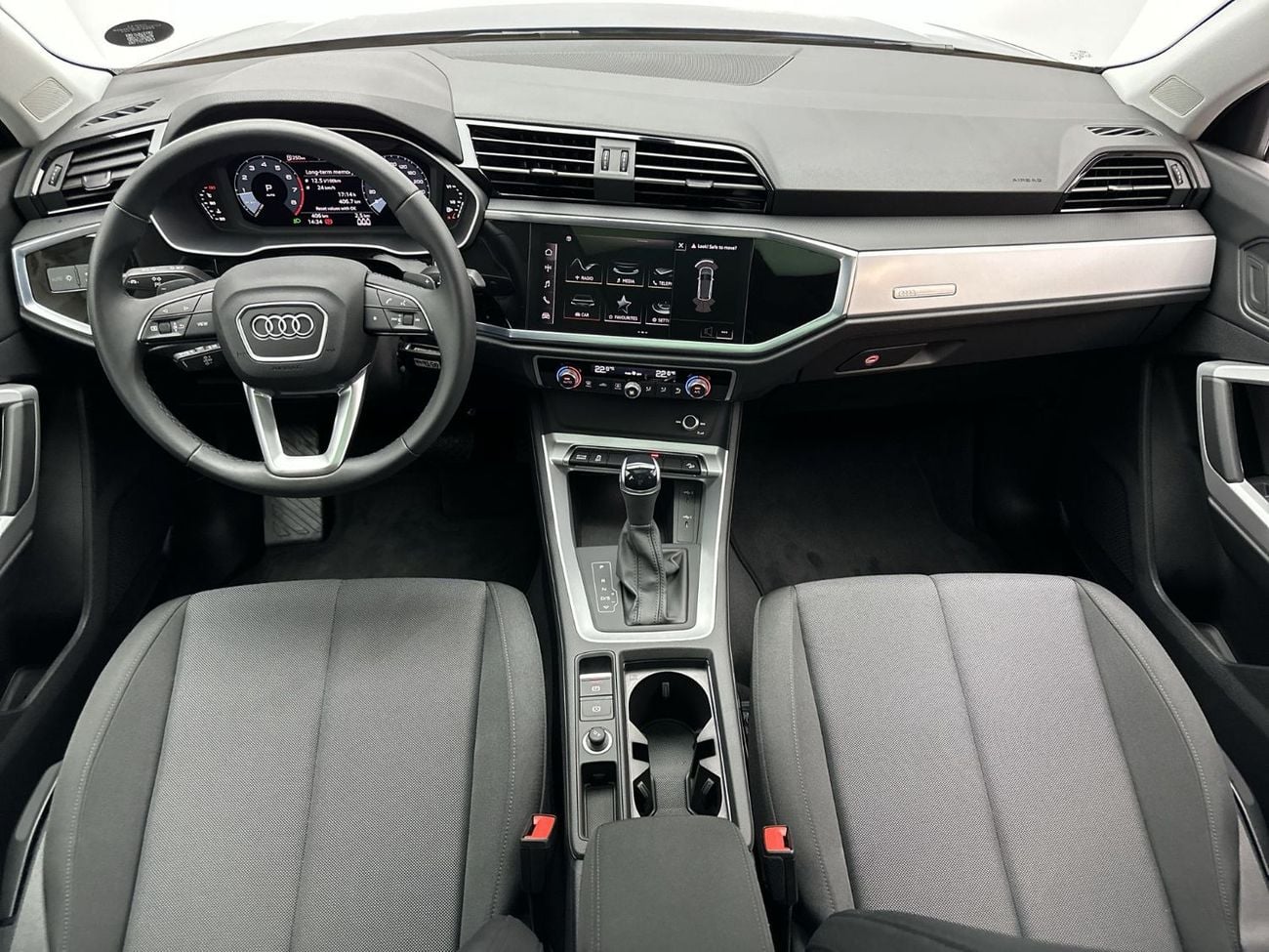 Audi Q3 35 TFSI Advanced 2.0L Q3 Advanced 35 TFSI 150hp (Ref# 29710)