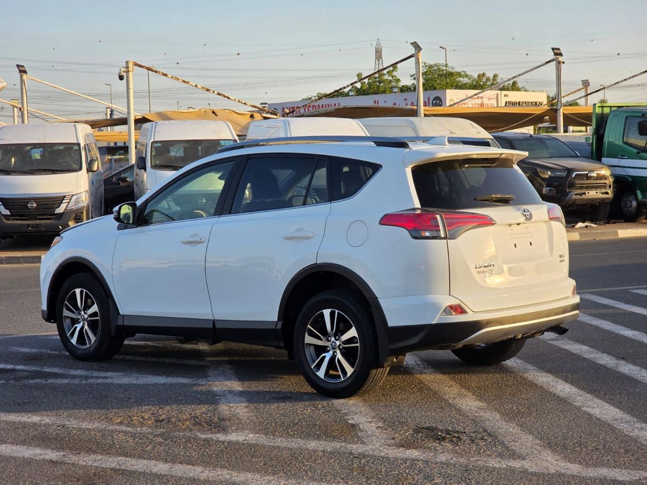 Toyota RAV4 Limited 2.5L Sunroof , Push button , Trunk automatic and leather seats