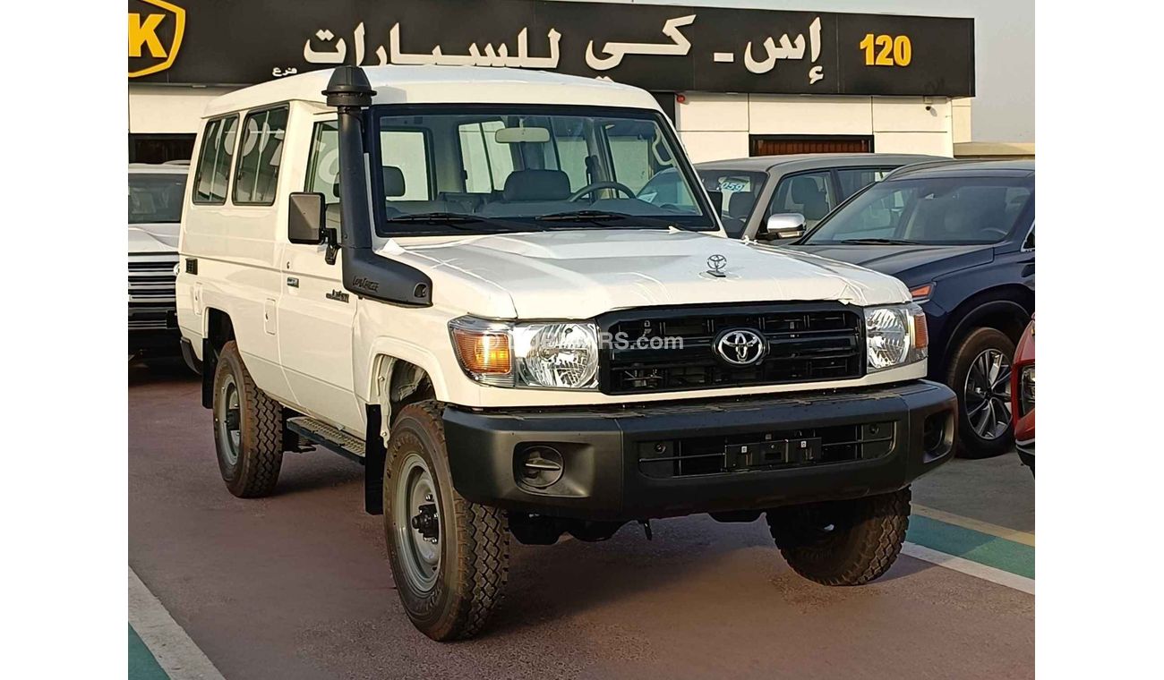 Toyota Land Cruiser 70 4.2L V6 Diesel / Leather Seats / Differential Lock / Power Window (CODE # 67898)