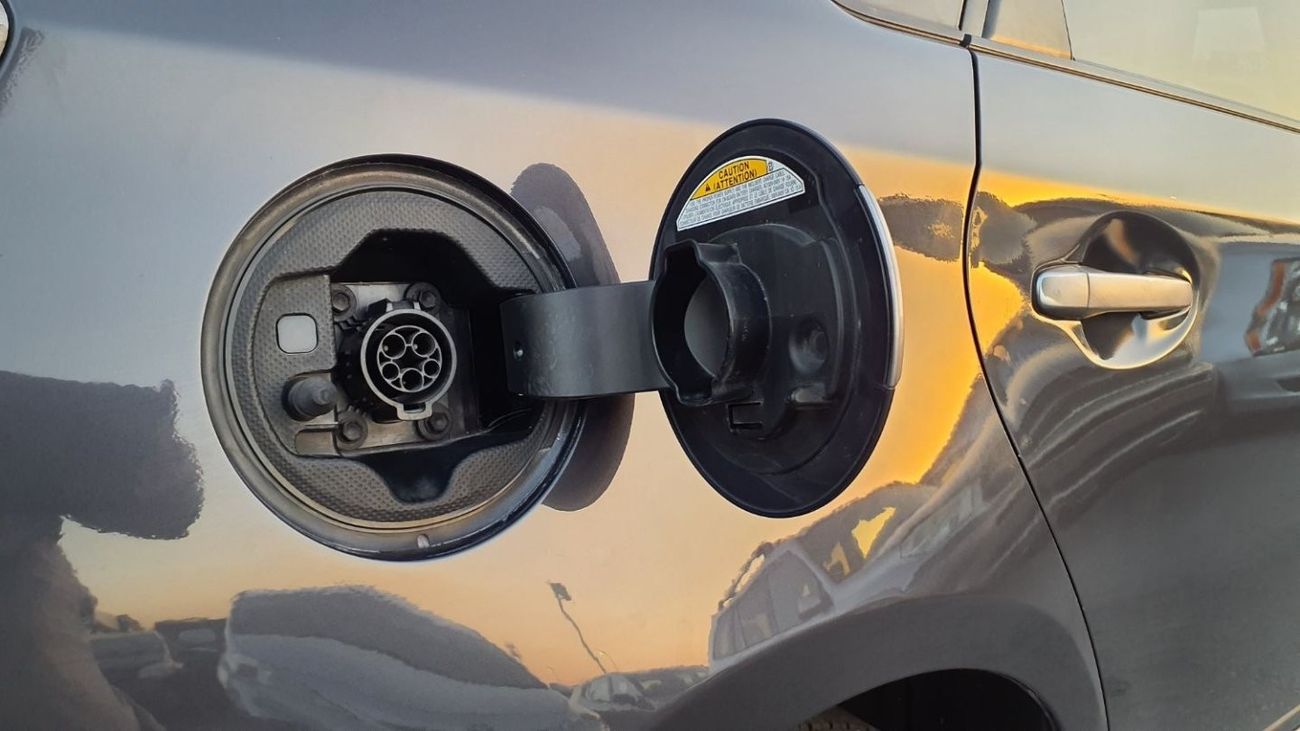 تويوتا برياس Prius PLUG IN  Fresh Import 2013 Model