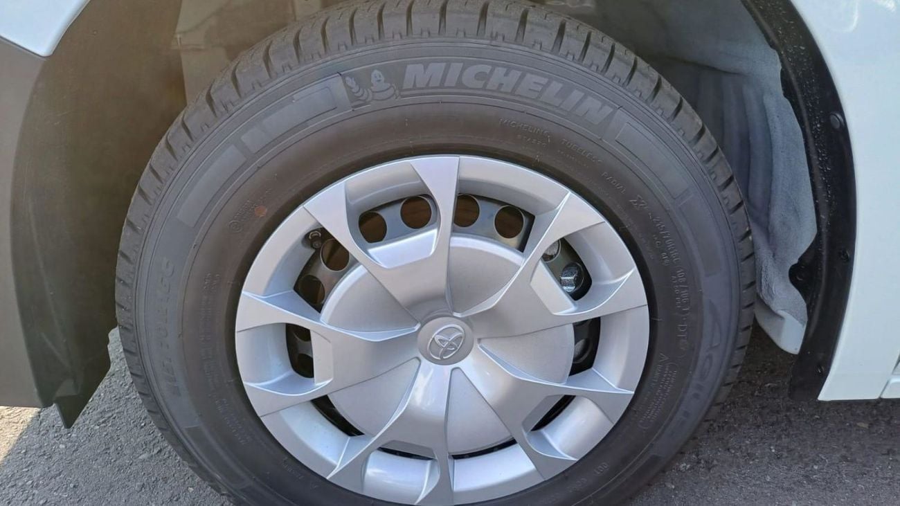 Toyota Hiace Van High Roof 2.8L (174 HP) M/T