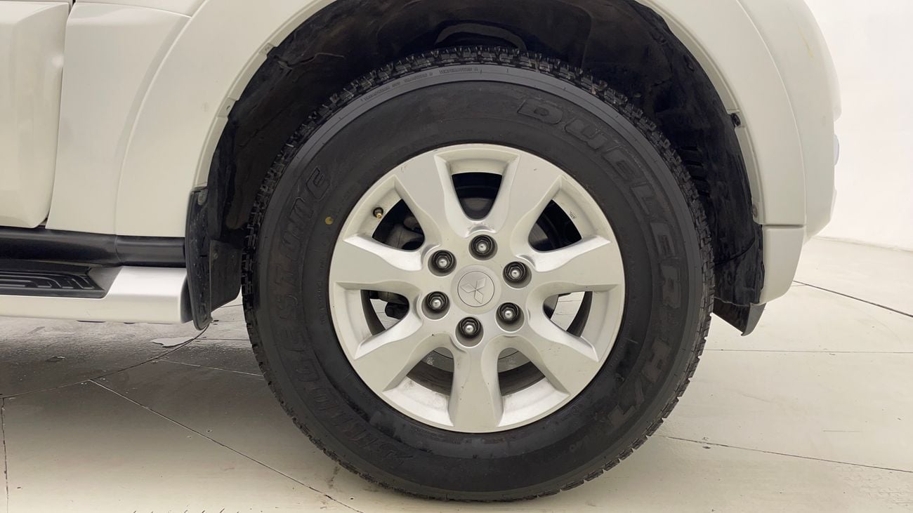 ميتسوبيشي باجيرو GLS LOWLINE 3.5 | بدون دفعة مقدمة | اختبار القيادة في المنزل