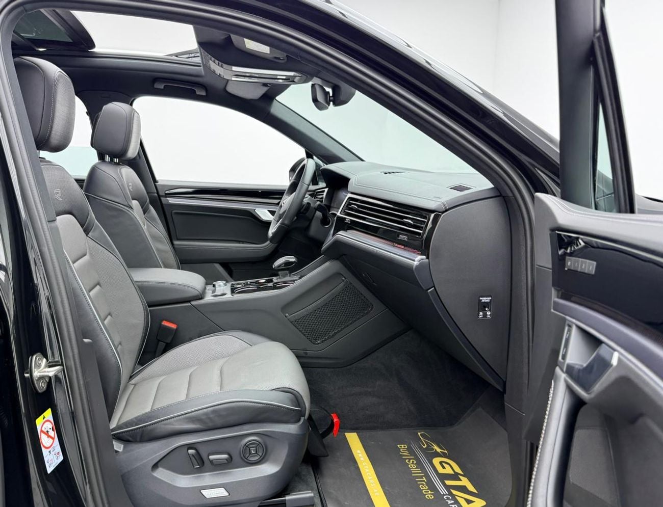 فولكس واجن طوارق  2024 Volkswagen Touareg, 2029 VW Warranty + Service Pack, Full VW Service History, GCC
