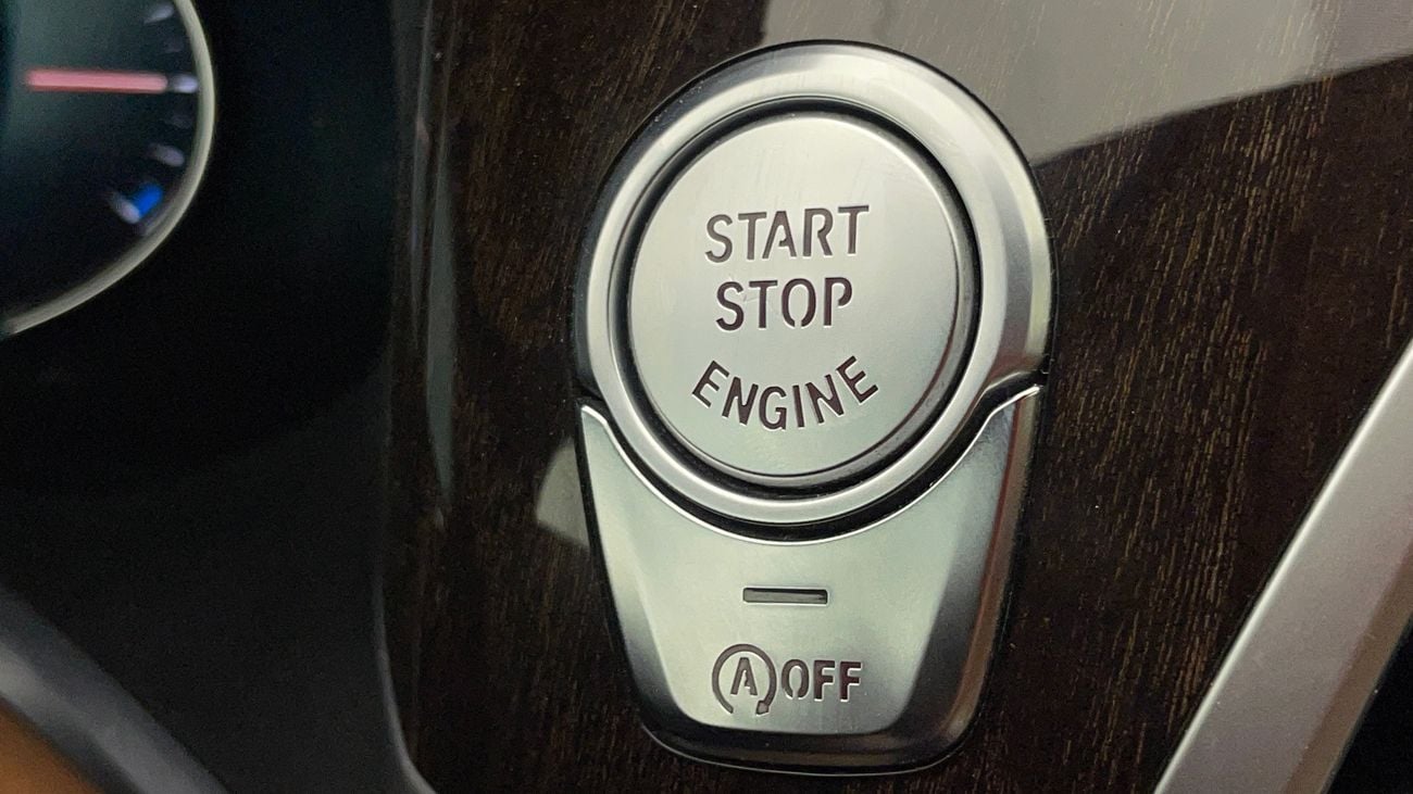 بي أم دبليو 750Li M SPORT 4.4 | بدون دفعة مقدمة | اختبار القيادة في المنزل