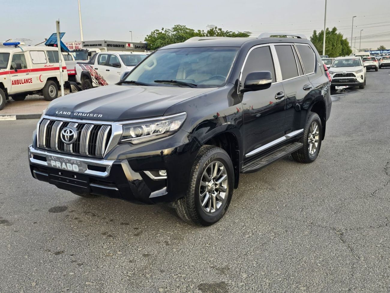 Toyota Prado Toyota prado 2019Model 2.7 v4 AWD 4x4 petrol engine Colour Black Transmission Automatic Interior.Beg