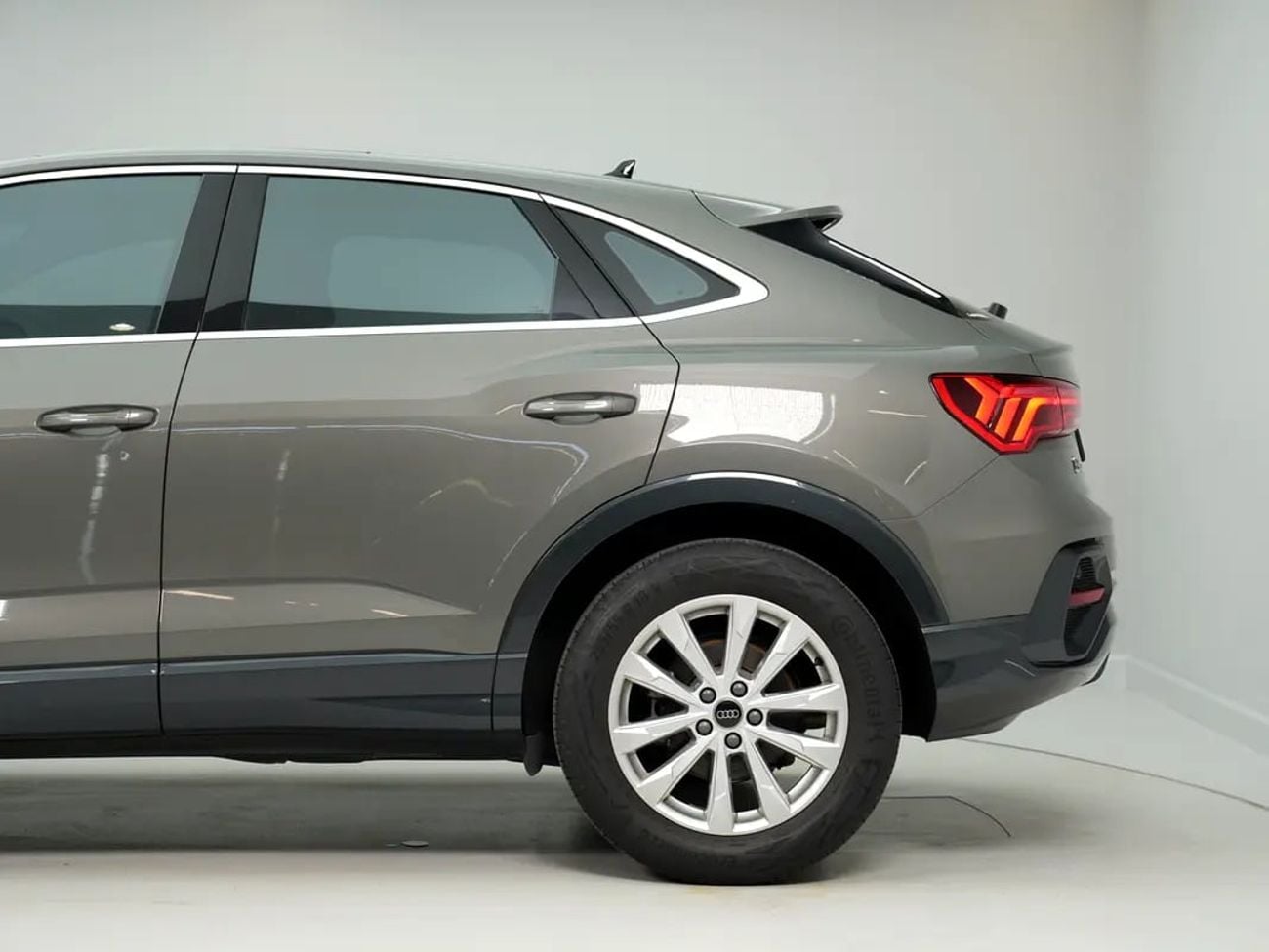 Audi Q3 35 TFSI S-LINE SPORTBACK GCC SPECS, LOW MILEAGE S line