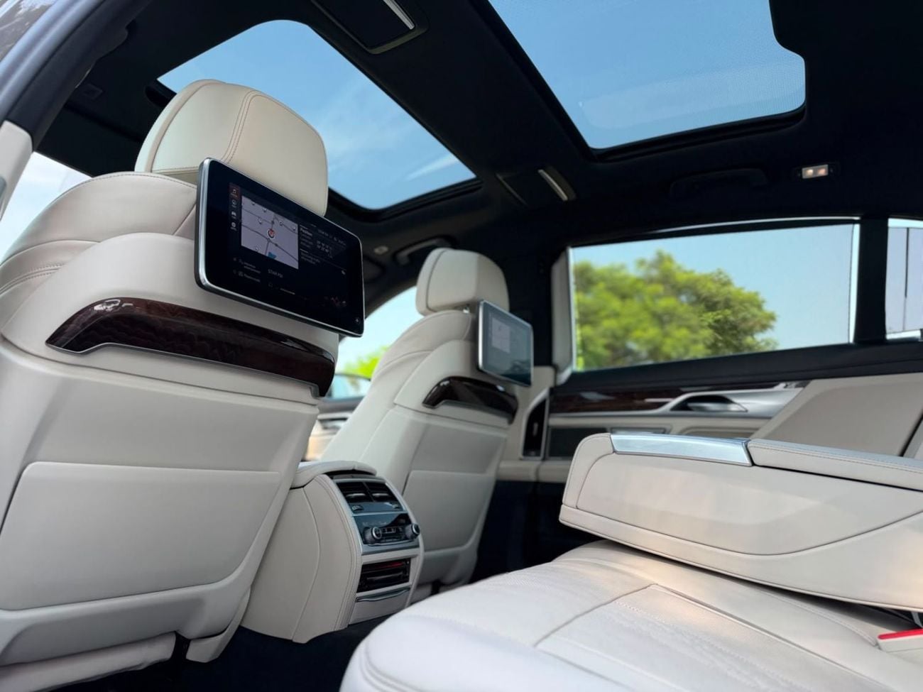 BMW 730Li PURE EXCELLENCE BMW 730Li 2022 Under BMW Warranty Service Contract (GCC – Full Service History – Perfect Condi
