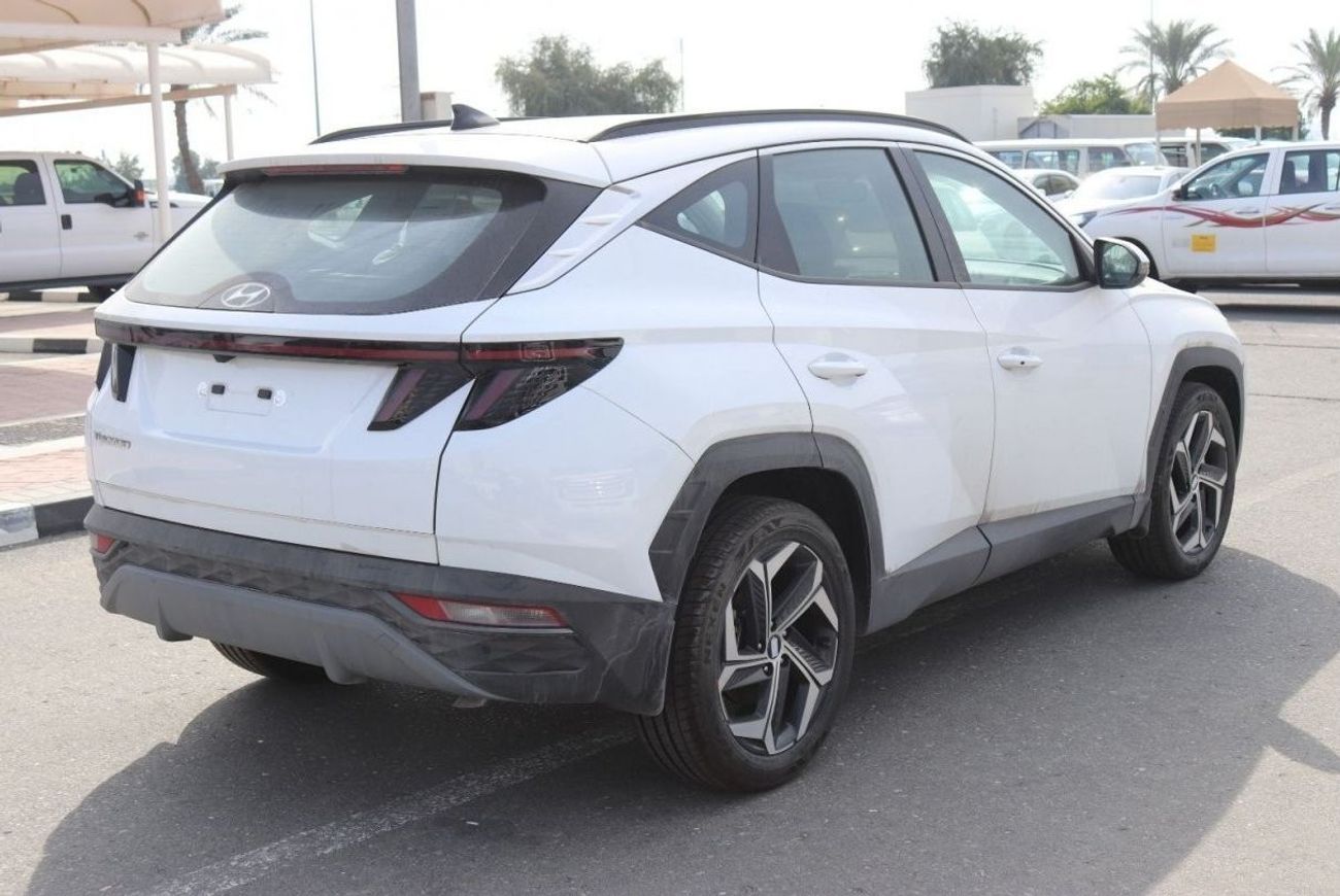 هيونداي توسون 2.0L Panoramic / Push Start /2 Electric seat / Wireless charges / monitor  2023 Full Option